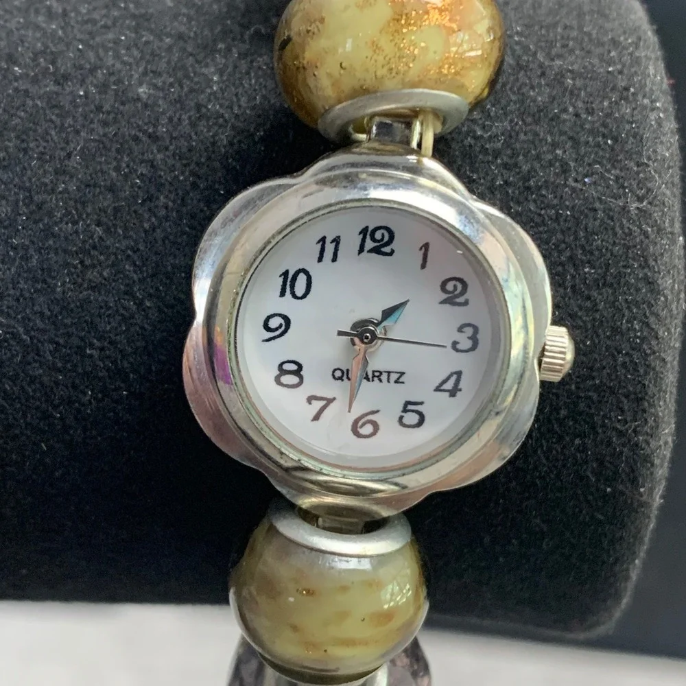 Vintage Style Beaded Stretch Watch Silver Tone Flower Case Quartz 6 Inch 3442